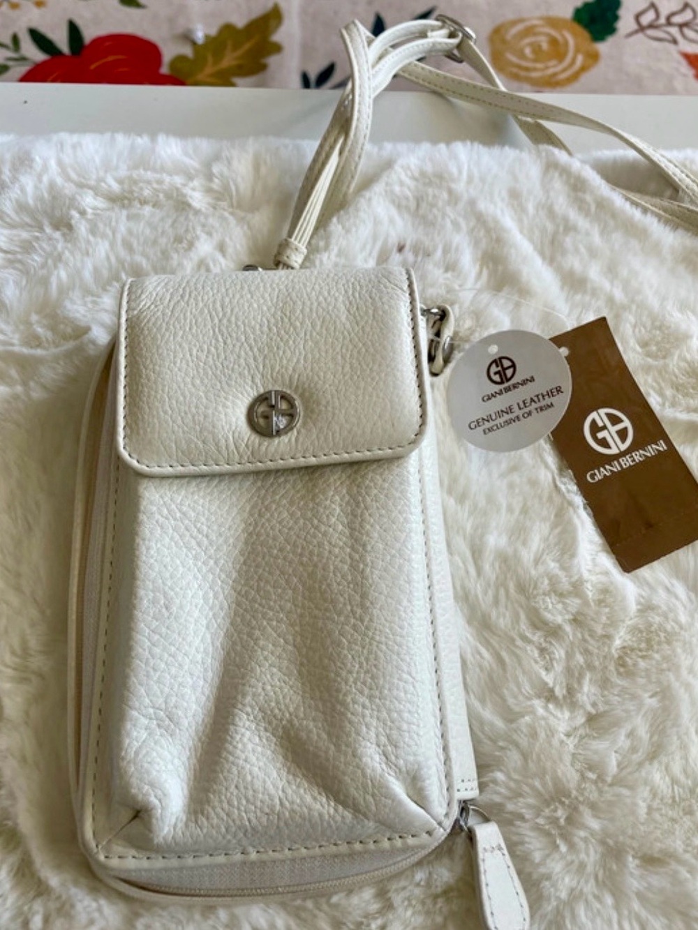 Giani Bernini White Pebbled Leather Crossbody Phone Pouch